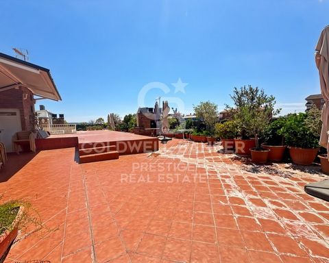 We present this exceptional duplex penthouse in the prestigious Tres Torres neighborhood, ideal for those seeking a spacious property with the opportunity to renovate and personalize to their taste. This residence stands out not only for its size but...
