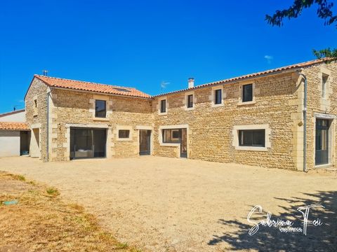 Maison charentaise au cur du village de Courçon