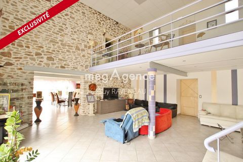 MAISON ATYPIQUE SUR UN TERRAIN DE 2 Ha 19a 33ca à 30 minutes d'Angers