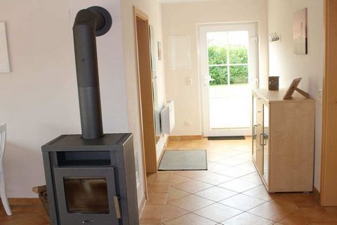 Comfortable semi-detached holiday house on Fischland-Darß-Zingst! Whether terrace or fireplace, no wishes are left unfulfilled for up to 4 people.