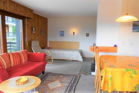 This cozy vacation apartment in Veysonnaz is the perfect retreat for up to 4 guests, featuring a charming mountain view. The living room is furnished with a trundle bed, and the open kitchen is equipped with an oven, coffee machine, dishwasher, and a...