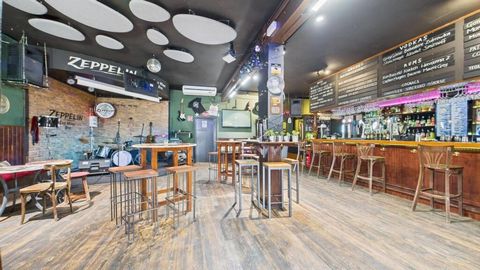A unique opportunity in the heart of the lively seaside resort of Magaluf! This high potential bar enjoys a prime location, within walking distance of the beach and the main party areas of the island. With a ‘Live Concerts’ licence, the establishment...