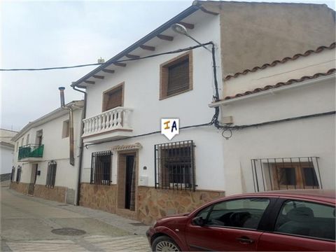 Deze woning met 5 slaapkamers en 4 badkamers met privézwembad is gelegen in het Spaanse dorp Mures, dat alle basisvoorzieningen heeft zoals een supermarkt, apotheek, bank en school. Er is ook een 
