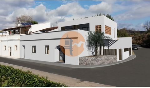 House with 2 bedrooms with mezzanine, kitchen in open space, 2 bathrooms, balcony on the first floor and private parking. The builder this turn a warehouse into a modern home with quality materials and design. The real estate House houses of the Sota...