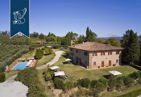 This farmhouse for sale is situated in a lovely position with a mesmerising view over the Tuscan countryside and San Gimignano. The estate sprawls over roughly 860 m² in total and is currently split into seven apartments in a typical Tuscan style. In...