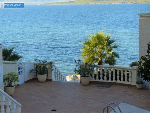 Ainda há casas em La Manga com essas vistas e tão perto do mar. É uma zona tranquila para desfrutar durante todo o ano. Seus 2 terraços são apreciados, o maior, diretamente voltado para a sala de estar e o outro está localizado na sala principal. Est...