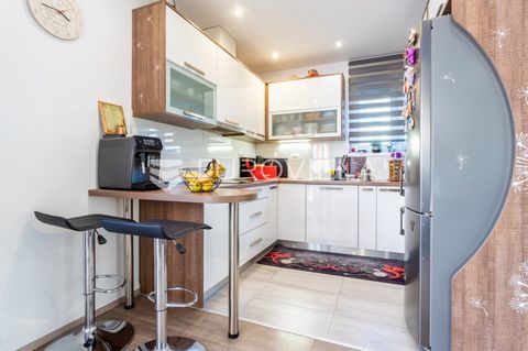 Trogir, near the center, nice two-story apartment, located on the ground floor and first floor of a newer building. Total area 100 m2 with a garden. On the ground floor of the apartment there is a kitchen, dining room and living room with an open flo...