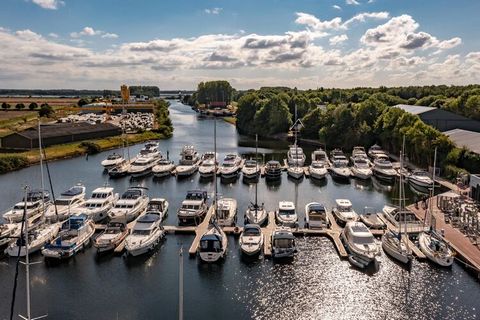 New for rent the luxurious loft apartments in Résidence Marina Kamperland! Luxury and comfort are paramount in these tasteful and modern loft apartments. The combination of the location at the marina, the Veerse Meer and the North Sea beach make thes...