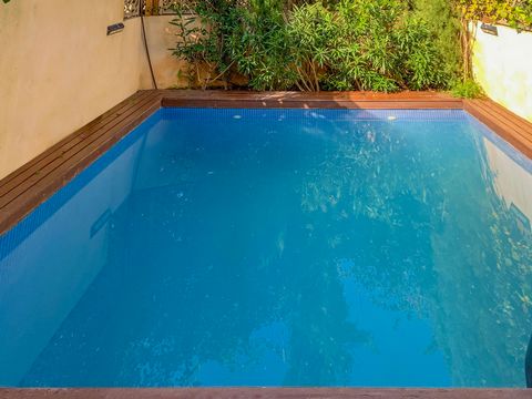 Esta fantástica propiedad situada en Capdepera acoge a 6+6 pax. Los encantadores exteriores de la propiedad están preparados para ofrecerle el descanso y el confort que se merece. Podrá refrescarse en los calurosos días de verano en la piscina de clo...