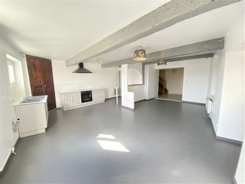 House completely renovated with garage, beautiful living room of 40m2, three bedrooms and a bathroom