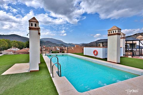 Beautifully presented two bedroom, two bathroom apartment with primary en-suite private parking space. Located in the historic town of Velez de Benaudalla and just a fifteen minuted drive from the beaches and golf of the Costa Tropical this lovely ap...