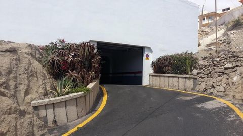 Second-hand garage space. It is located on the ground floor. Located in a residential area southeast of the town of San Miguel de Tajado, province of Santa Cruz de Tenerife. It has good communication since it has access to TF-1 and TF-632. The offer ...