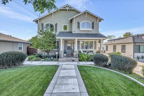 Must See to Believe!!! This gorgeous 6 bedroom, 4.5 bathroom, 3,952 square foot home located in on a fantastic street in the heart of Willow Glen & would be ideal for you and your family. The home was built in 2007 with timeless design. The hardwood ...