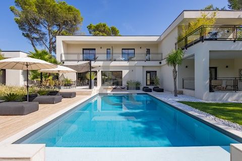 SAINTE CECILE LES VIGNES AREA 3D Virtual tour available on our website. For lovers of contemporary design, discover this magnificent modern property built in 2020, built around the pool area and offering 4 suites, one of which is on the ground floor,...