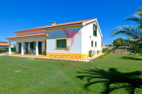 Exclusive villa, located in Marinhais, offers a quiet lifestyle in a very calm and serene area. It is set on a generous plot of land of 760m², providing ample space to enjoy outdoor activities and gardening. The property consists of 3 bedrooms, one o...
