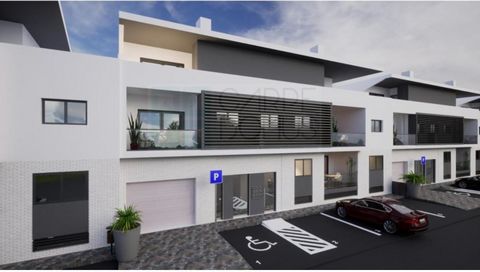 Luxury 2 bedroom apartment, new, on the ground floor of a 3-storey building with elevator, located in Cabanas de Tavira, Algarve. Comprising living room, kitchen, 2 bedrooms en suite and a service bathroom and 2 parking spaces. It is equipped with Bo...