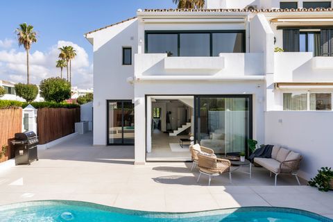 Exquisite beachside corner townhouse in San Pedro de Alcántara, close to all amenities and walking distance to the promenade. Fully renovated in Scandinavian style, it comprises: open-plan living area flooded with natural light; open-plan kitchen ful...