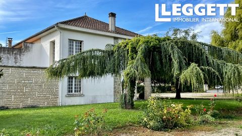 A24417VC16 - Spacious detached house with five bedrooms, land riches to the river. It needs renovating and will be beautiful. Large courtyard / driveway. A must see ! Information about risks to which this property is exposed is available on the Géori...