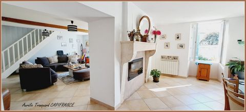 Dpt Charente Maritime (17), à vendre proche de SAINT JEAN D'ANGELY maison P6 avec chambre au rez-de-chaussée