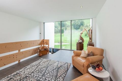 Traditional and yet modern. Regionally connected and yet cosmopolitan. Simple and at the same time pleasantly homely. The Laudinella Apart with its 3 apartments combines apparent contradictions into a coherent whole and welcomes all guests with a gre...