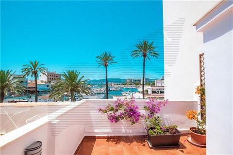 Duplex on the 1st line of the sea, living room, open fitted kitchen, 1 double bedroom, wardrobe, 1 bathroom, parquet floors, double glazing, air conditioning hot/cold, exposed beams, terrace, sea views. Features: - Air Conditioning - Terrace