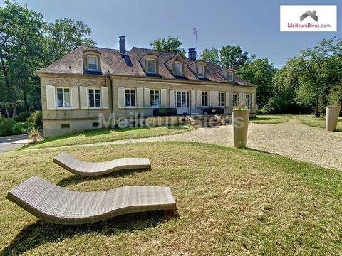 Dominique Calarco offers you this property: Dominique CALARCO - MeilleursBiens.com offers you at the gates of the Morvan, in the charming town of Vendenesse-sur-Arroux, this exceptional 12-room mansion offering a unique living environment to its futu...