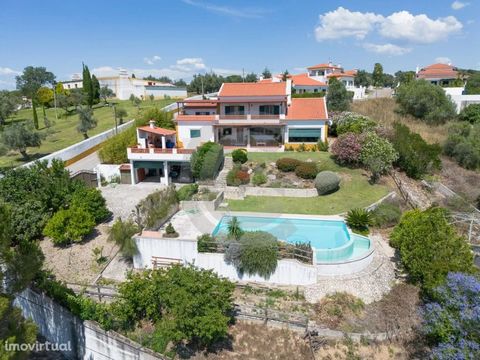 House located in Pinheiro Grande, in the municipality of Chamusca, with unique characteristics and a stunning landscape. With a private area of 545 m2 and a gross area of 575 m2, this property is a true haven of tranquility and comfort. The villa has...