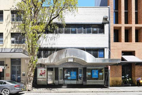 Edificio dell'offerta creativa a Sydney CBD - Adatto a una varietà di utenti - Raro ritrovamento - l'intero edificio offre una posizione eccezionale - Elevata esposizione e visibilità Situato sul lato occidentale di Sussex Street, tra Liverpool e Bat...