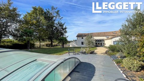 A24625TLO79 - Property with income potential. Super three-four bedroomed converted Barn, three-bedroomed house in good condition and one-bedroomed Gite to renovate on a total plot of 10,529m2 within 2km of the Northern Deux-Sèvres Regional Hospital. ...