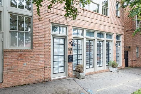 Welcome to 201 and 203 Peters Street in the heart of bustling Castleberry Hill! A truly exceptional live-work space that has undergone a remarkable transformation, tailor-made for any discerning buyer. Upon entering the property through the garage, y...
