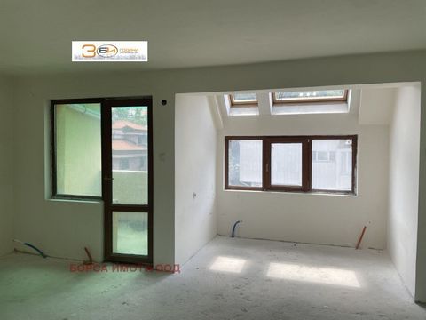 MAISONETTE with garage - CENTER, pl.Botev, brick, total built-up area - 108.44 sq.m., 1st level - 69.44 sq.m., 2nd level - 39.00 sq.m., internal metal, spiral staircase from 1st to 2nd level, PVC windows and roof windows, putty and putty, south-north...