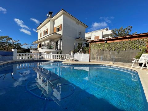 Villa with an unbeatable location, two steps from the center of Alcossebre and Playa Cargador.  Â  The house with three floorsÂ Features: - SwimmingPool - Alarm - Washing Machine
