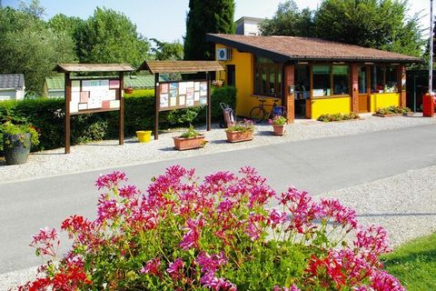 Nestled in an olive grove on Lake Garda: Beautifully landscaped campsite directly on a 450 meter long pebble beach. You have a fantastic panoramic view and a great view of the Sirmione peninsula and look out on a fantastic sea of lights every evening...