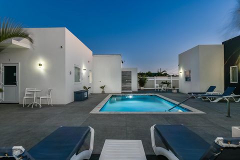 Te koop – Palm Leaf Apartments Prijs voor USD$1.395.000 of AWG 2.483.100 1 huis + 5 appartementen Allemaal met eigen badkamer, keuken en leefruimte. Welkom bij Kudawecha 92, Aruba - een tropisch toevluchtsoord genesteld in een serene woonwijk op slec...