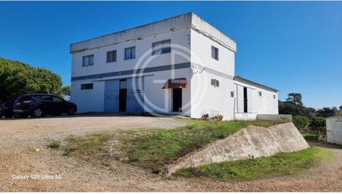 Unique opportunity! Spacious warehouse in Almancil, strategically located near N125. With a total construction area of 1,010m2 and set on a generous plot of 10,409m2, this warehouse provides ample space for various commercial possibilities. Distingui...