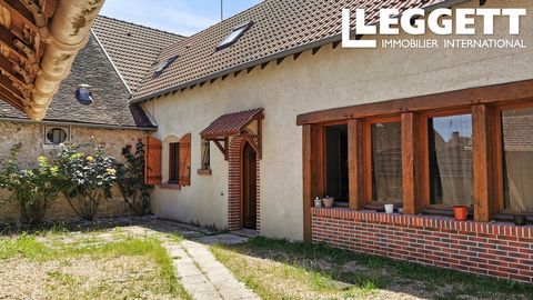 A30121NBO41 - This 3-bed house with garage near the centre of Selles sur Cher is a perfect lock up and leave with a low maintenance courtyard. Tucked away in a quiet road, the centre of Selles sur Cher is just 1km from the property. The town has bars...