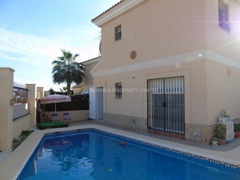 Recién reducido - Villa independiente de 2+ dormitorios con piscina privada en venta en la provincia de Almería, situada en la popular localidad costera de San Juan de los Terreros. La villa está situada en una calle tranquila, a pocos pasos del bar ...