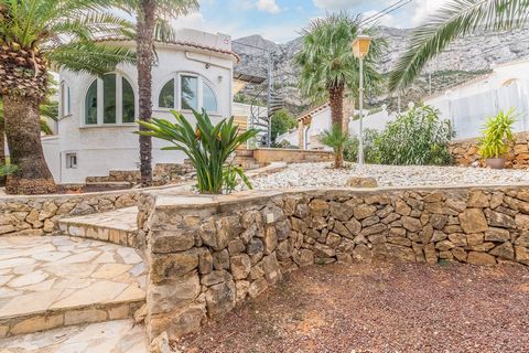 Welcome to this characterful property located in the picturesque area of Belem, El Montgó, Dénia. This property boasts an impressive 165m2 of useful living space and is situated on a generous 884m2 plot. With stunning open views, this charming locati...