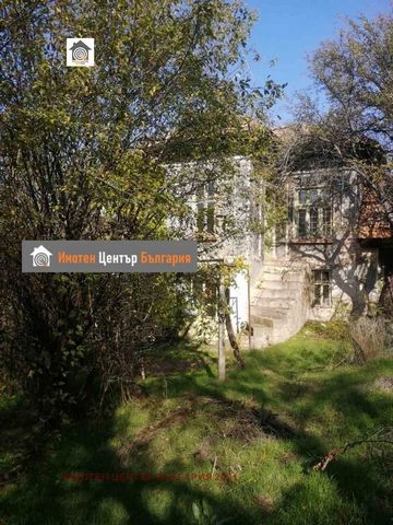 Real estate agency 'Property Center Bulgaria 2021' presents a house in the village of Petarnitsa. It is located near the center of the village. The house has outbuildings, a summer kitchen and a garage. The property is entirely for renovation, it has...