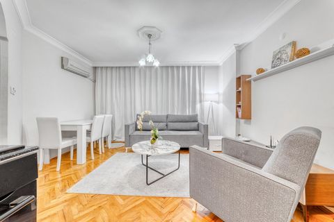 Grande opportunité d’investissement à Alanya Cleopatra ! Un appartement dans la région de Cléopâtre, la prunelle des yeux d’Alanya, qui offre un accès facile à partout grâce à son emplacement magnifique, vous attend. C’est une belle opportunité à la ...