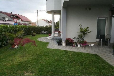 Location: Zagrebačka županija, Velika Gorica, Kurilovec. We offer a house for RENT!!! The house is modernly decorated with a swimming pool and the highest quality appliances: - Miele household appliances, Toshiba refrigerators, Gessi sanitary ware, J...