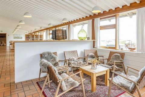 Vigsø Holiday Centre – morze aktywności w wyjątkowym otoczeniu Pobyt w malowniczym otoczeniu z bezpośrednim dostępem do wielu atrakcji: w tym parku wodnego, tenisa i motocrossu. Oglądaj filmy na YouTube. O Vigsø Holiday Centre Vigsø Holiday Centre zn...