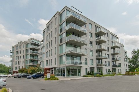 Découvrez ce superbe condo moderne situé à 1 minute de l'autoroute 15 et de tous les services. Salon, cuisine et salle à manger à aire ouverte. Immense cuisine avec armoires jusqu'au plafond et comptoirs en quartz. Chambre principale de bonne dimensi...