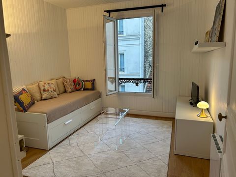 Bail mobilité uniquement !!! petit 2 pièces de 23m2 joliment décoré dans une copropriété très charmante (une maison de 3 étages en plein coeur de Paris). Le studio entièrement équipé à neuf comprend: une entrée, kitchenette équipée et rangements, sal...