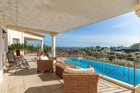 An der Côte d'Azur wird Sie diese wunderschöne provenzalische und moderne Villa in einem Wohngebiet von Saint Paul de Vence durch ihre Lage, ihre dominante Position, ohne Gegenüber und ihren herrlichen Meerblick begeistern. Mit einer Fläche von 250m²...