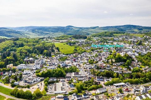 City Ferienhaus Daun in Daun Das große und moderne Ferienhaus liegt im Zentrum der schönen Kleinstadt und des Ferienortes Daun, in unmittelbarer Nähe zu vielen Sehenswürdigkeiten und Ausflugszielen. Das City Ferienhaus verfügt über mehr als 210 qm Wo...