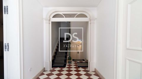 2 bedroom apartment, Lapa, Lisbon Rehabilitated building in Lapa noble district, preserving its historic facade, and worked balconies, with elevator. Four floors, displaying refinement and good taste. The 2-bedroom apartment, on the third floor, has ...