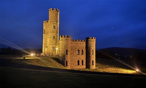 A spectacular Grade II Listed castle situated on a hilltop in 8.5 acres of grounds, offering wonderful views of the countryside. Tawstock Castle is an exquisite 18th-century Grade II listed Bailey Castle, and is a testament to timeless elegance and h...