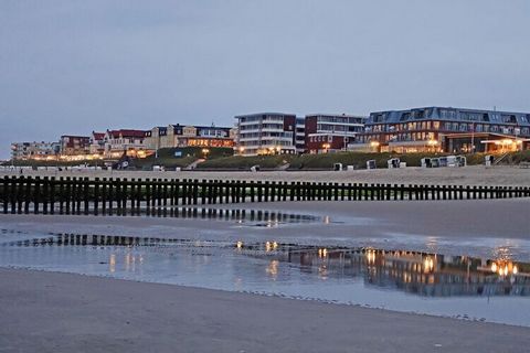 Aus der ca. 65m² großen Ferienwohnung für bis zu 4 Personen haben Sie einen phantastischen Blick auf die Nordsee, den Blick auf die Strandpromenade, den Hauptbadestrand, die Schiffahrtslinie, den Sonnenuntergang und bei klarem Wetter sehen Sie sogar ...