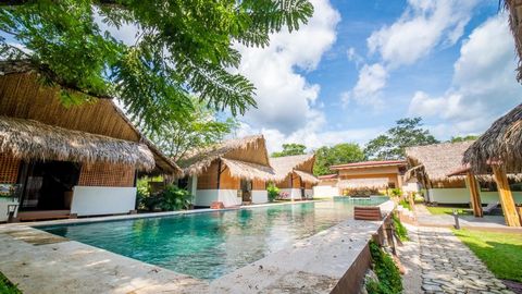 Erleben Sie das Beste des Lebens an der Küste in diesem wunderschönen Boutique-Hotel im Herzen von Playa Potrero, Guanacaste. Dieses charmante Anwesen verbindet tropischen Stil mit raffinierter Gastfreundschaft. Jedes der sieben privaten Ferienhäuser...